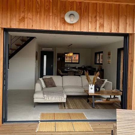 Comfortable With * لاكانو