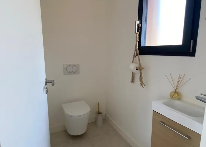 Comfortable With بيت للعطل لاكانو