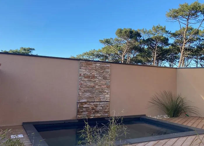 Comfortable With بيت للعطل لاكانو